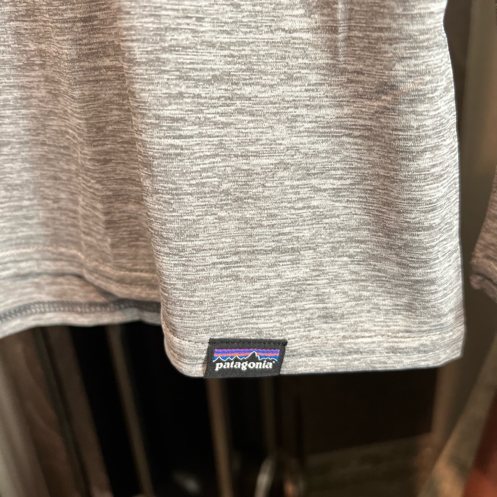 NWT Women's Rare Patagonia Graphic Hoodie - Picture 5 of 8
